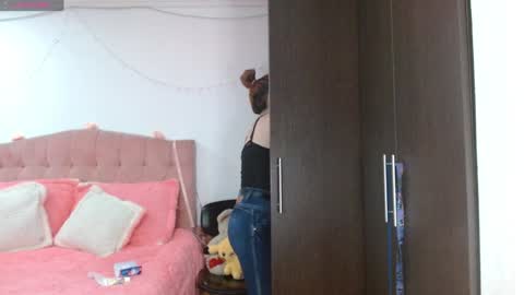 Snapshot of sunflower_dance chatting on January 25, 2025, 12:27 am Jeraldine online show from January 25, 2025, 12:27 am