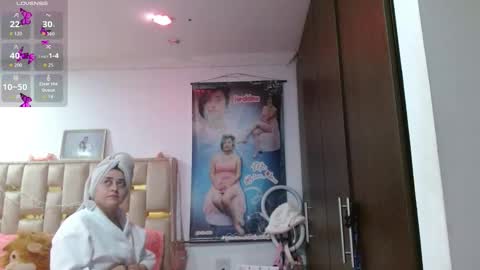 Snapshot of sunflower_dance chatting on October 21, 2025, 1:06 am Jeraldine online show from October 21, 2025, 1:06 am