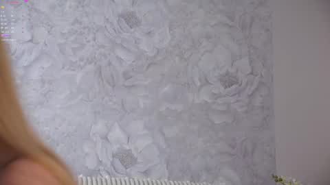 Lily online show from May 10, 2026, 2:33 pm