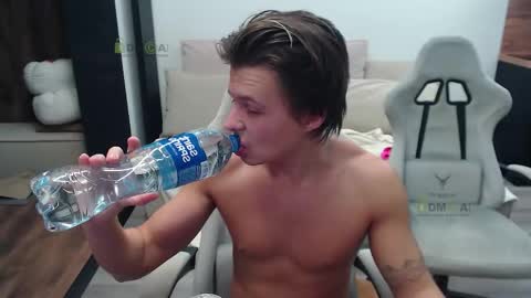 Alice and Sergey online show from November 21, 2025, 4:55 am