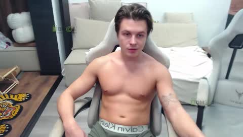 Alice and Sergey online show from December 4, 2025, 8:39 pm