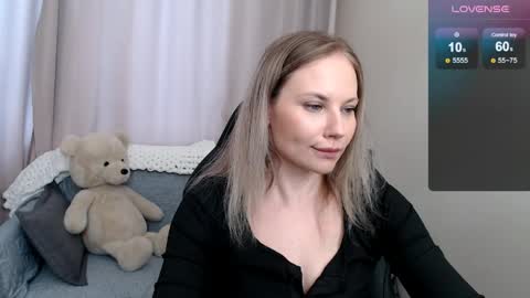 Snapshot of sunny_bunny6 chatting on March 29, 2026, 11:43 am Naomi online show from March 29, 2026, 11:43 am