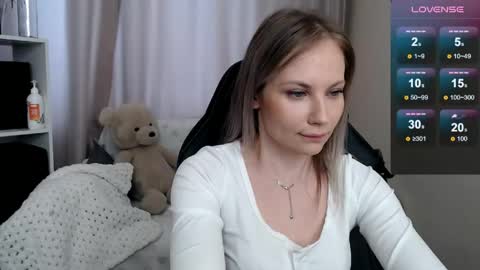 Snapshot of sunny_bunny6 chatting on April 18, 2026, 5:22 am Naomi online show from April 18, 2026, 5:22 am