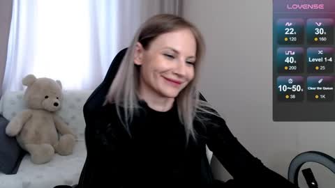 Snapshot of sunny_bunny6 chatting on April 24, 2026, 7:22 am Naomi online show from April 24, 2026, 7:22 am