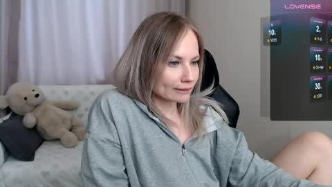 Snapshot of sunny_bunny6 chatting on April 28, 2026, 4:39 am Naomi online show from April 28, 2026, 4:39 am