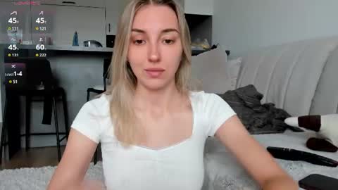 Snapshot of sunny_rina chatting on July 9, 2026, 7:01 am Rina online show from July 9, 2026, 7:01 am