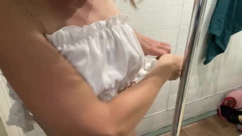 Snapshot of sunnyamysunny chatting on September 9, 2025, 6:35 am Amy online show from September 9, 2025, 6:35 am