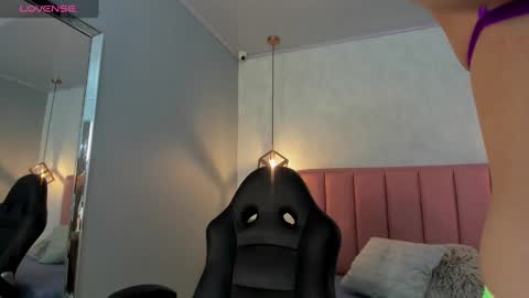 Snapshot of sunnycyrus chatting on September 18, 2025, 12:29 pm S U N N Y online show from September 18, 2025, 12:29 pm