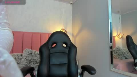 Snapshot of sunnycyrus chatting on October 2, 2025, 12:34 pm S U N N Y online show from October 2, 2025, 12:34 pm