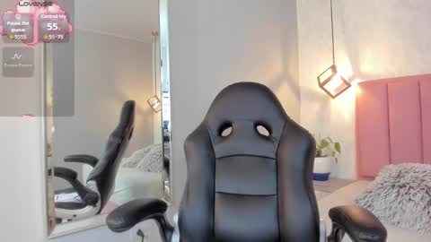 Snapshot of sunnycyrus chatting on October 9, 2025, 1:09 pm S U N N Y online show from October 9, 2025, 1:09 pm