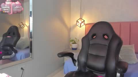 Snapshot of sunnycyrus chatting on October 18, 2025, 12:28 pm S U N N Y online show from October 18, 2025, 12:28 pm