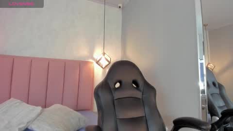 Snapshot of sunnycyrus chatting on October 21, 2025, 12:50 pm S U N N Y online show from October 21, 2025, 12:50 pm