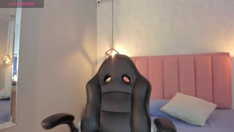 Snapshot of sunnycyrus chatting on November 1, 2025, 12:29 pm S U N N Y online show from November 1, 2025, 12:29 pm