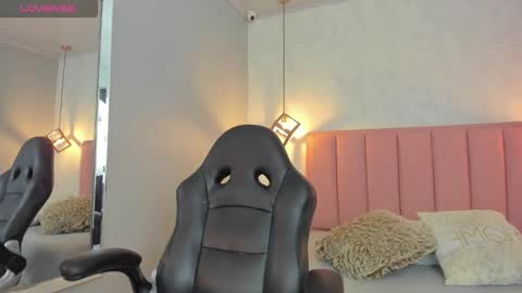 Snapshot of sunnycyrus chatting on February 18, 2026, 12:34 pm S U N N Y online show from February 18, 2026, 12:34 pm