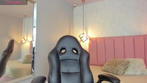 Snapshot of sunnycyrus chatting on February 19, 2026, 12:34 pm S U N N Y online show from February 19, 2026, 12:34 pm