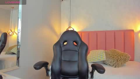 Snapshot of sunnycyrus chatting on February 21, 2026, 11:22 am S U N N Y online show from February 21, 2026, 11:22 am