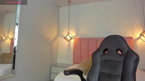 Snapshot of sunnycyrus chatting on February 25, 2026, 12:37 pm S U N N Y online show from February 25, 2026, 12:37 pm