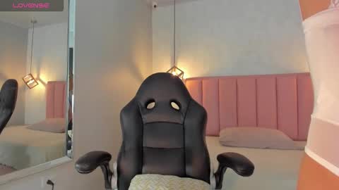 Snapshot of sunnycyrus chatting on February 28, 2026, 12:28 pm S U N N Y online show from February 28, 2026, 12:28 pm