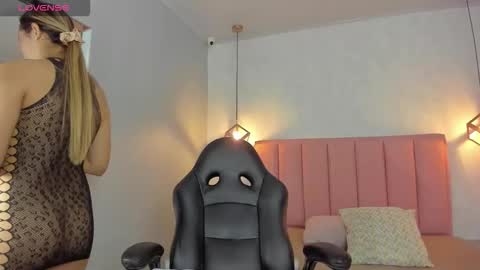 Snapshot of sunnycyrus chatting on March 4, 2026, 12:33 pm S U N N Y online show from March 4, 2026, 12:33 pm