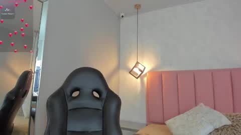 Snapshot of sunnycyrus chatting on April 12, 2026, 12:43 pm S U N N Y online show from April 12, 2026, 12:43 pm