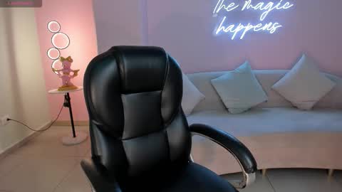 Snapshot of sunnyrivers_ chatting on October 5, 2025, 5:33 pm Sunny Rivers online show from October 5, 2025, 5:33 pm