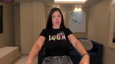 Snapshot of sunnyrivers_ chatting on February 11, 2026, 11:15 am Sunny Rivers online show from February 11, 2026, 11:15 am