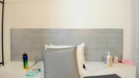 sunnywhitee online show from January 5, 2026, 7:17 pm