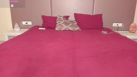 Snapshot of sunsay_effie chatting on May 21, 2026, 11:12 pm Effie Beautiful girl and Sunsay lucky boy online show from May 21, 2026, 11:12 pm