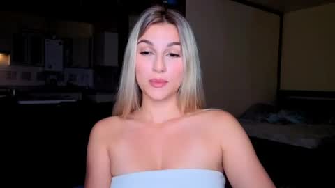 Snapshot of sunsetwithava chatting on July 4, 2026, 7:09 pm sunsetwithava online show from July 4, 2026, 7:09 pm