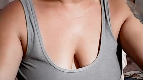 Snapshot of sunshine_38 chatting on August 3, 2026, 9:51 pm sunshine_38 online show from August 3, 2026, 9:51 pm