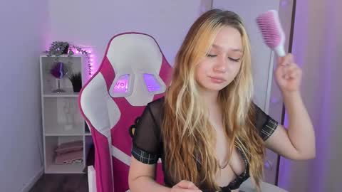 Snapshot of sunshine_angela chatting on October 16, 2025, 2:29 pm ANGELA online show from October 16, 2025, 2:29 pm