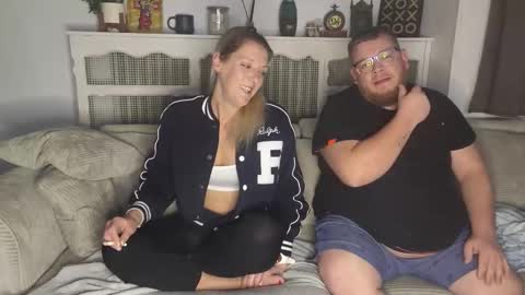 Ava online show from December 1, 2025, 9:09 pm