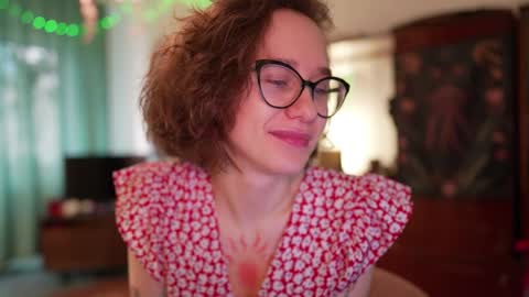 Snapshot of sunshinehella chatting on April 8, 2026, 5:29 am Hella online show from April 8, 2026, 5:29 am