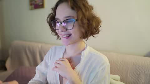 Snapshot of sunshinehella chatting on April 9, 2026, 1:16 am Hella online show from April 9, 2026, 1:16 am