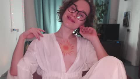 Snapshot of sunshinehella chatting on April 18, 2026, 10:54 pm Hella online show from April 18, 2026, 10:54 pm