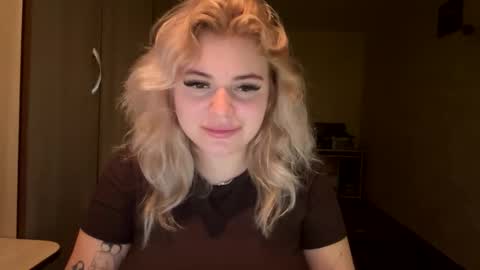 sunshinyflash online show from November 20, 2025, 2:50 pm