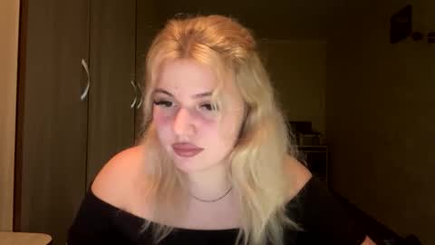 sunshinyflash online show from November 25, 2025, 6:08 pm