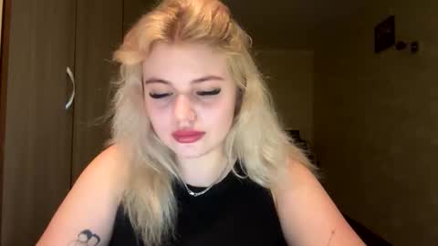 sunshinyflash online show from December 4, 2025, 7:11 pm