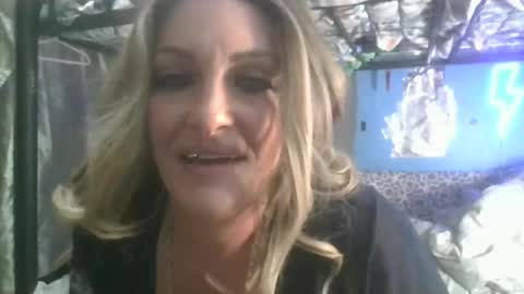sunshynedreamz online show from October 4, 2025, 8:12 am