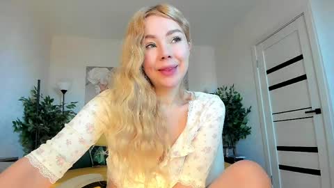 Snapshot of super_peach chatting on April 11, 2026, 3:11 am Jenn online show from April 11, 2026, 3:11 am
