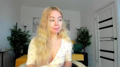 Snapshot of super_peach chatting on April 12, 2026, 3:55 am Jenn online show from April 12, 2026, 3:55 am
