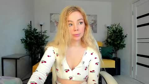 Snapshot of super_peach chatting on April 13, 2026, 2:50 am Jenn online show from April 13, 2026, 2:50 am
