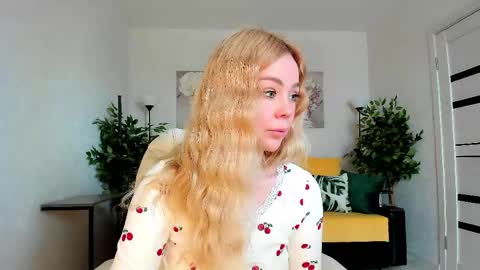 Snapshot of super_peach chatting on April 17, 2026, 2:58 am Jenn online show from April 17, 2026, 2:58 am
