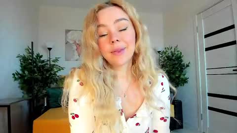 Snapshot of super_peach chatting on May 1, 2026, 2:05 am Jenn online show from May 1, 2026, 2:05 am
