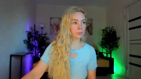 Jenn online show from July 5, 2026, 4:07 am