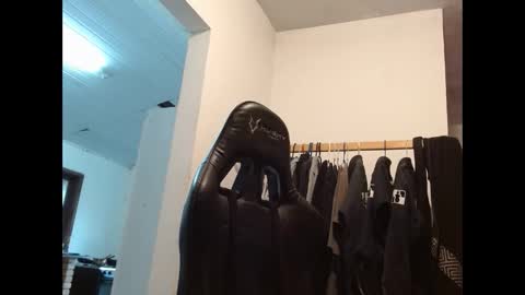 Snapshot of surfdog95 chatting on October 28, 2025, 7:38 pm surfdog95 online show from October 28, 2025, 7:38 pm