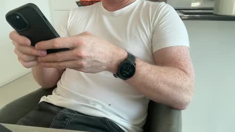 Snapshot of surfstar81 chatting on January 7, 2026, 9:56 am surfstar81 online show from January 7, 2026, 9:56 am