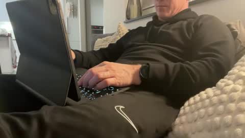 Snapshot of surfstar81 chatting on January 12, 2026, 7:19 pm surfstar81 online show from January 12, 2026, 7:19 pm