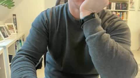 Snapshot of surfstar81 chatting on January 15, 2026, 8:08 am surfstar81 online show from January 15, 2026, 8:08 am