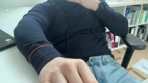 Snapshot of surfstar81 chatting on February 4, 2026, 7:47 am surfstar81 online show from February 4, 2026, 7:47 am